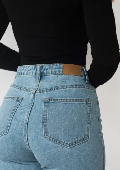 Jeans^Outfitbook Jean bleu avec ceinture asymétrique