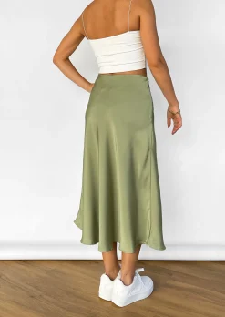 Jupes^Outfitbook Jupe mi longue en satin VERT