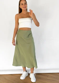Jupes^Outfitbook Jupe mi longue en satin VERT