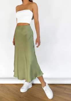 Jupes^Outfitbook Jupe mi longue en satin VERT