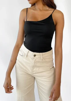 Hauts^Outfitbook Top asymétrique NOIR