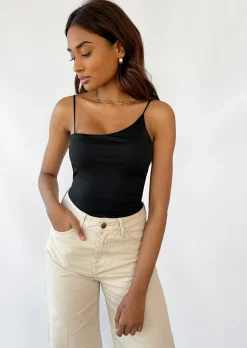 Hauts^Outfitbook Top asymétrique NOIR